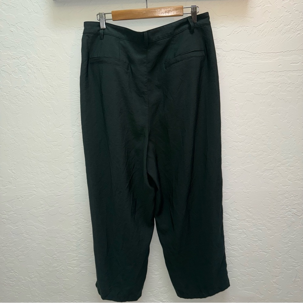 Madewell High-Rise Pleated Cropped Wide-Leg Pants in Forest Green - Picture 8 of 14